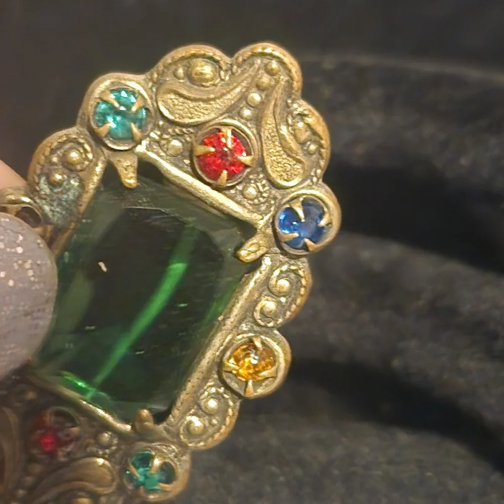 Vintage Antique Gold Tone Multi‎ Color Rhinestone Brooch Emerald Green Center